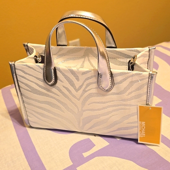 Michael Kors Small Bag White and Silver - Picture 5 of 6